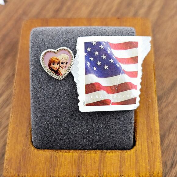 Disney Frozen Ana And Elsa Stud Earrings Silver Tone Heart Shape Cartoon Picture - Picture 3 of 4